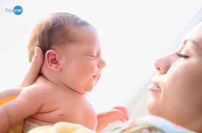 Pai acorda de coma a tempo de ver parto do filho pelo celular